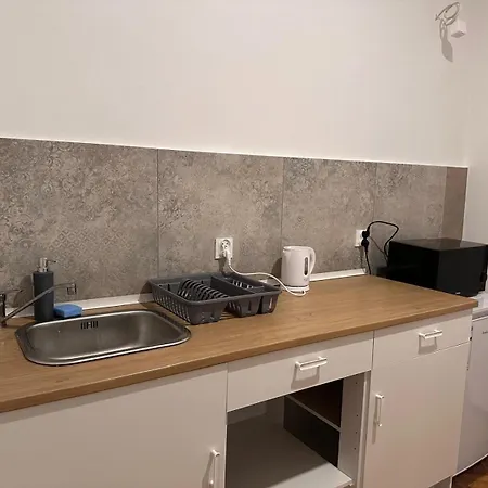 Apolla 12 * بوزنان