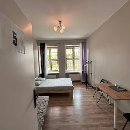 Apolla 12 بوزنان